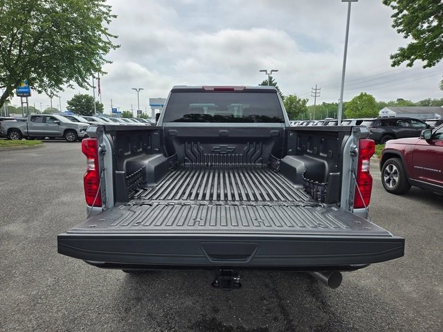 2025 Chevrolet Silverado 2500HD Custom photo 4