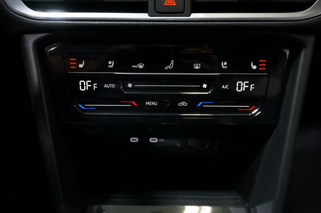 2025 Volkswagen Taos SEL photo 14