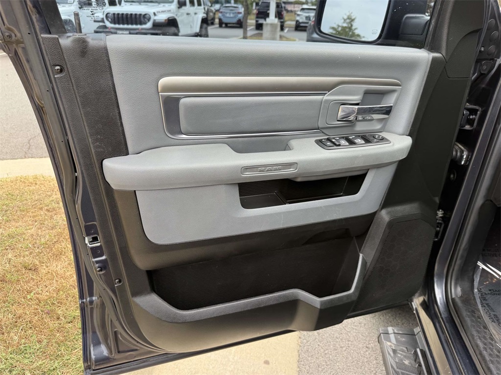 2019 Ram 1500 Classic Warlock photo 22