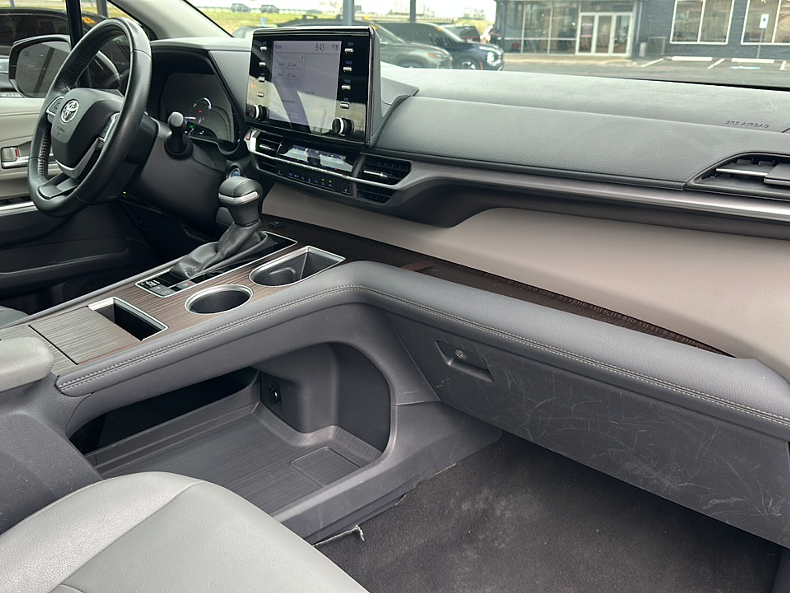 2024 Toyota Sienna XLE photo 14