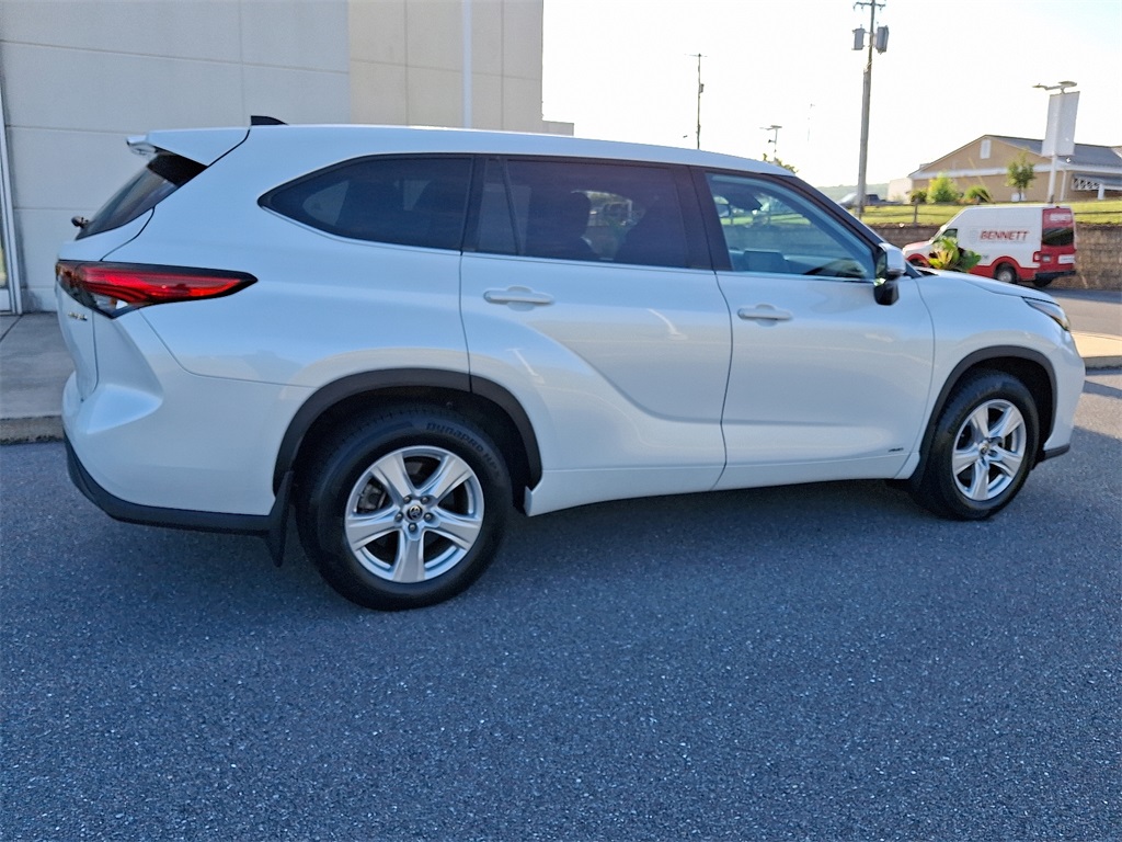 2022 Toyota Highlander Hybrid LE photo 8