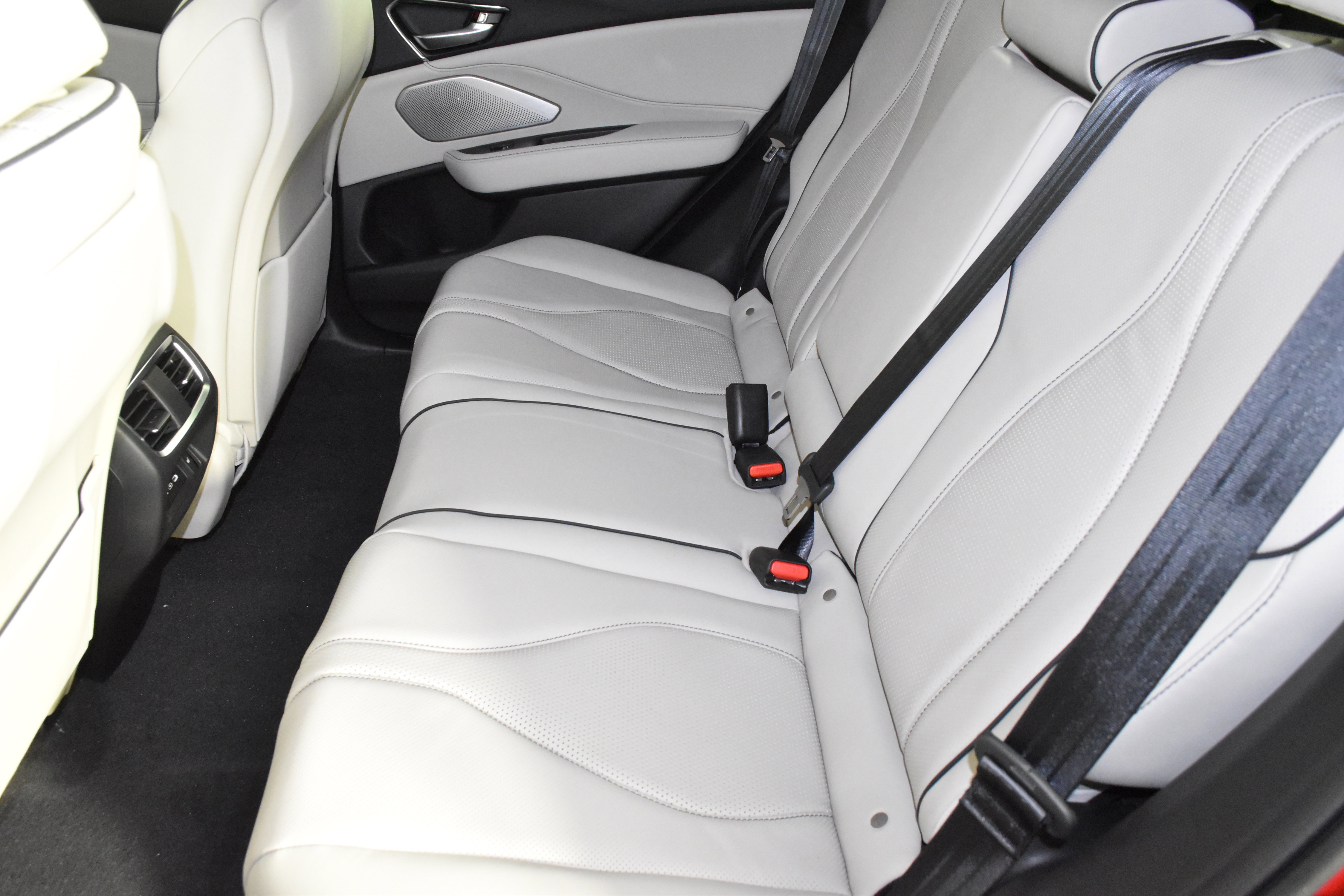 2025 Acura RDX Advance photo 2