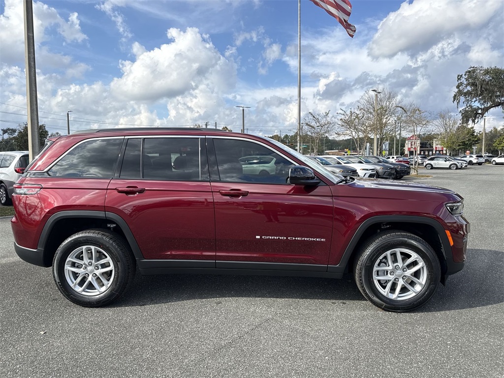 2025 Jeep Grand Cherokee Laredo X photo 2