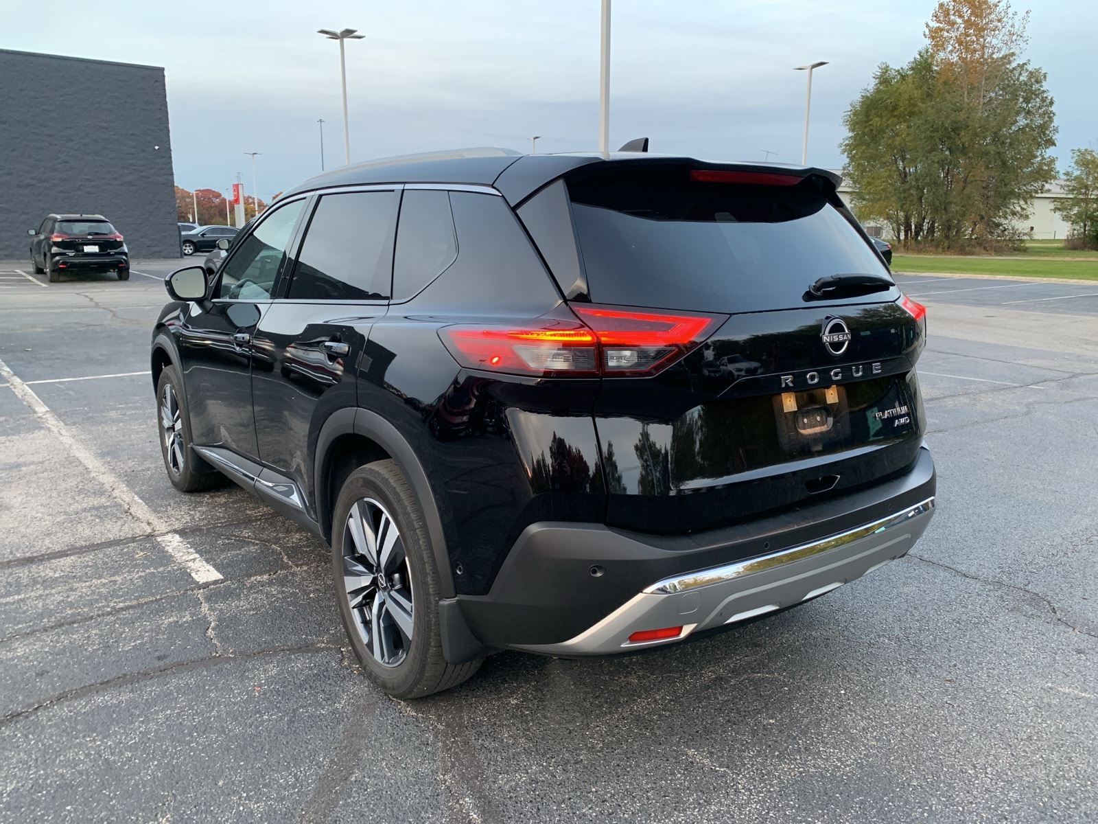 2023 Nissan Rogue Platinum photo 2