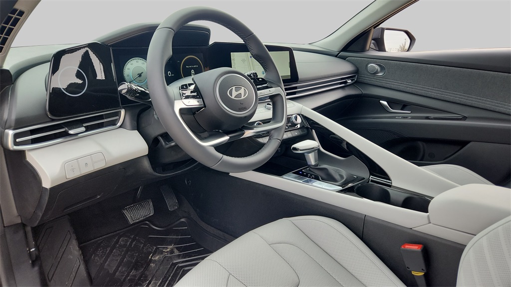 2025 Hyundai Elantra Limited photo 14