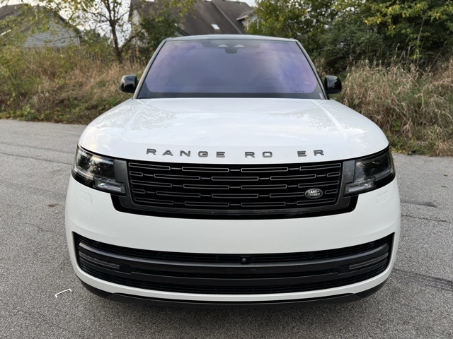2023 Land Rover Range Rover SE photo 3