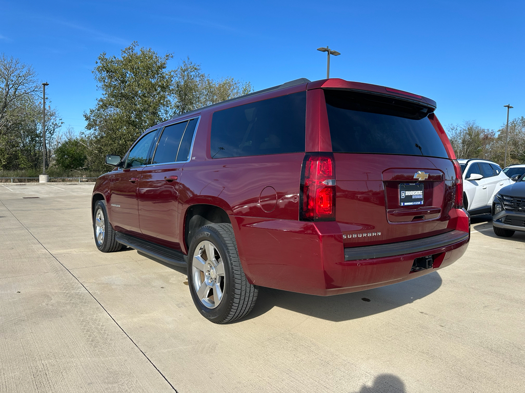 2016 Chevrolet Suburban 1500 LT photo 3