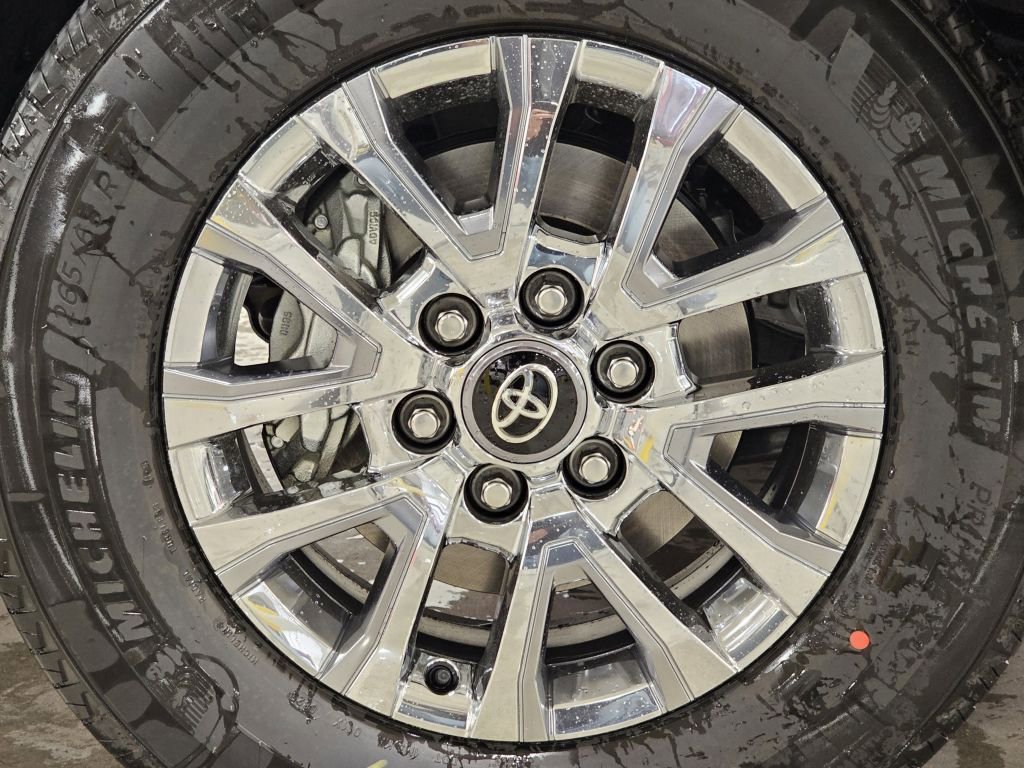 2025 Toyota Tacoma Limited photo 9