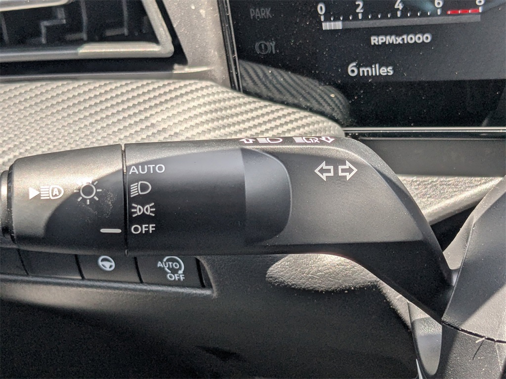 2025 Nissan Kicks SR photo 24