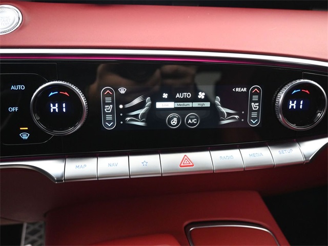 2025 GENESIS GV70 - Image 18