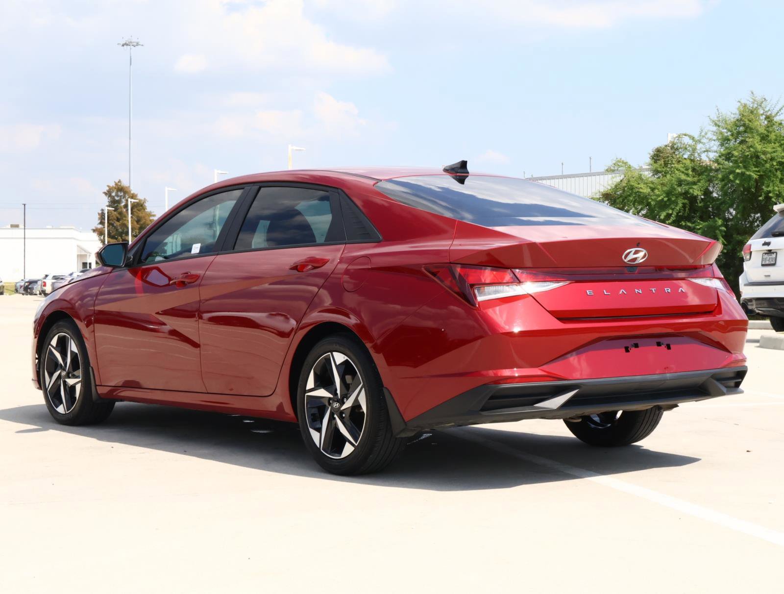 2023 Hyundai Elantra SEL photo 3