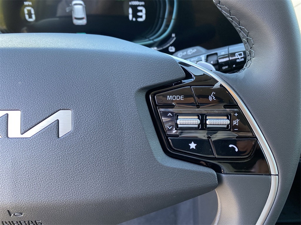 2025 Kia Niro EX photo 24