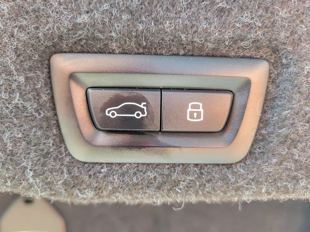 2025 BMW 540I - Image 20