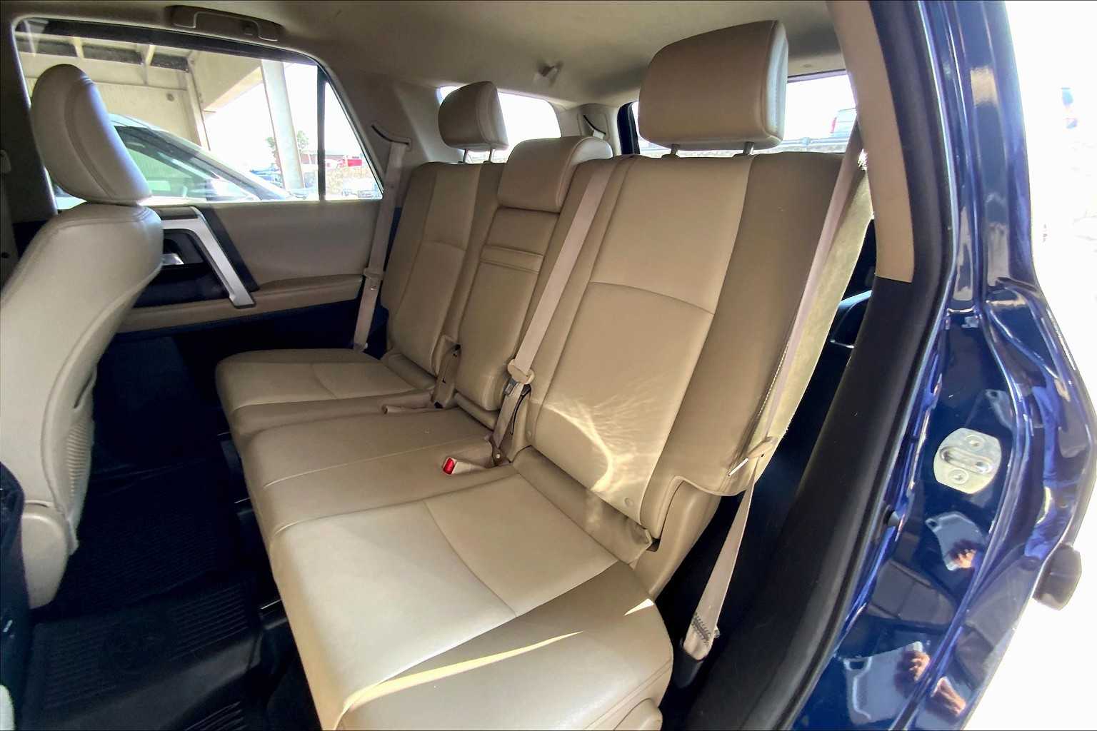 2018 Toyota 4Runner SR5 Premium photo 15
