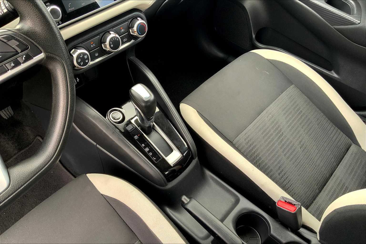 2021 Nissan Versa SV photo 12