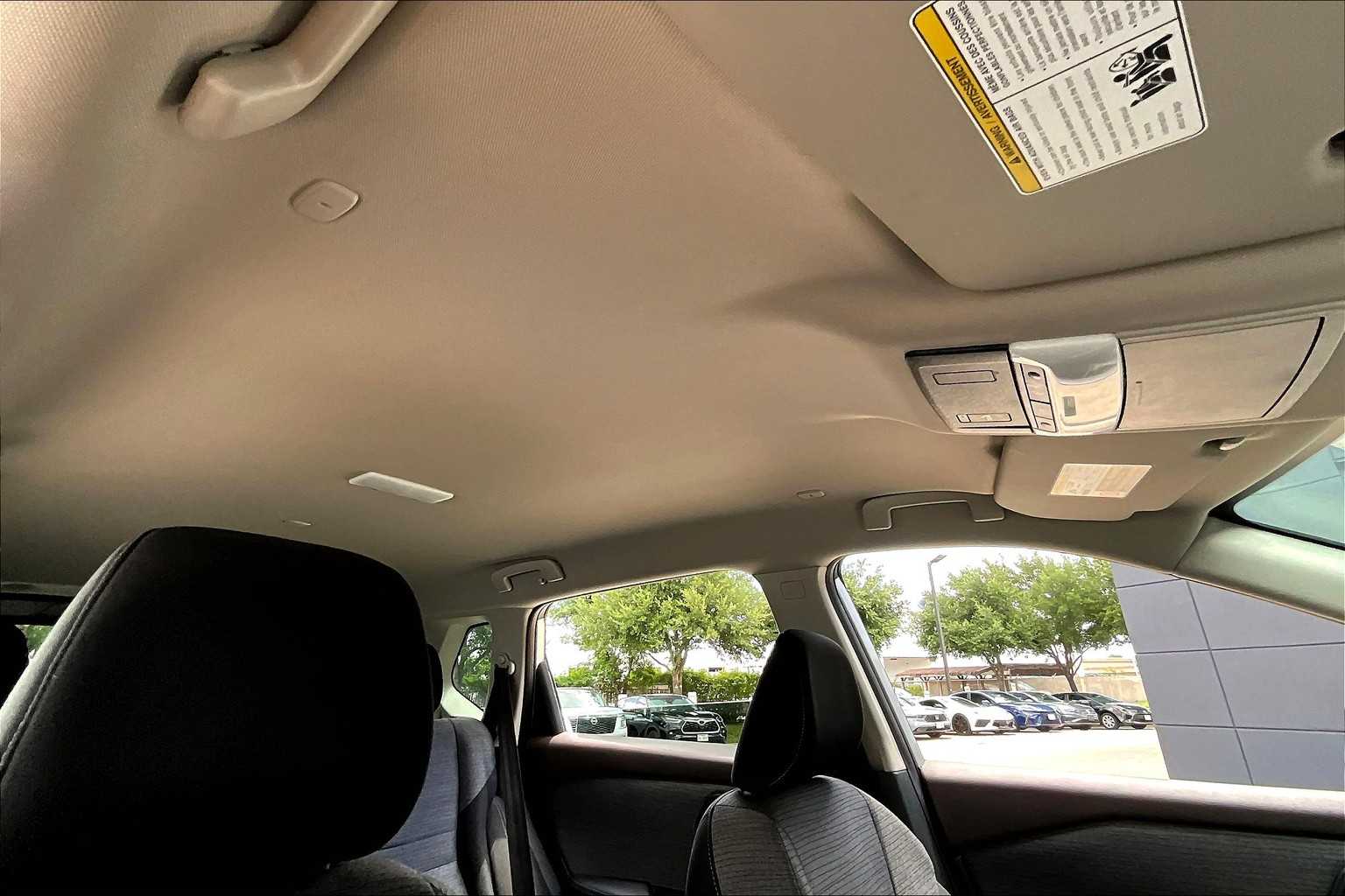 2023 Nissan Rogue SV photo 12