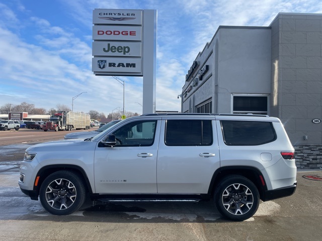 2023 Jeep Wagoneer Series III's photo