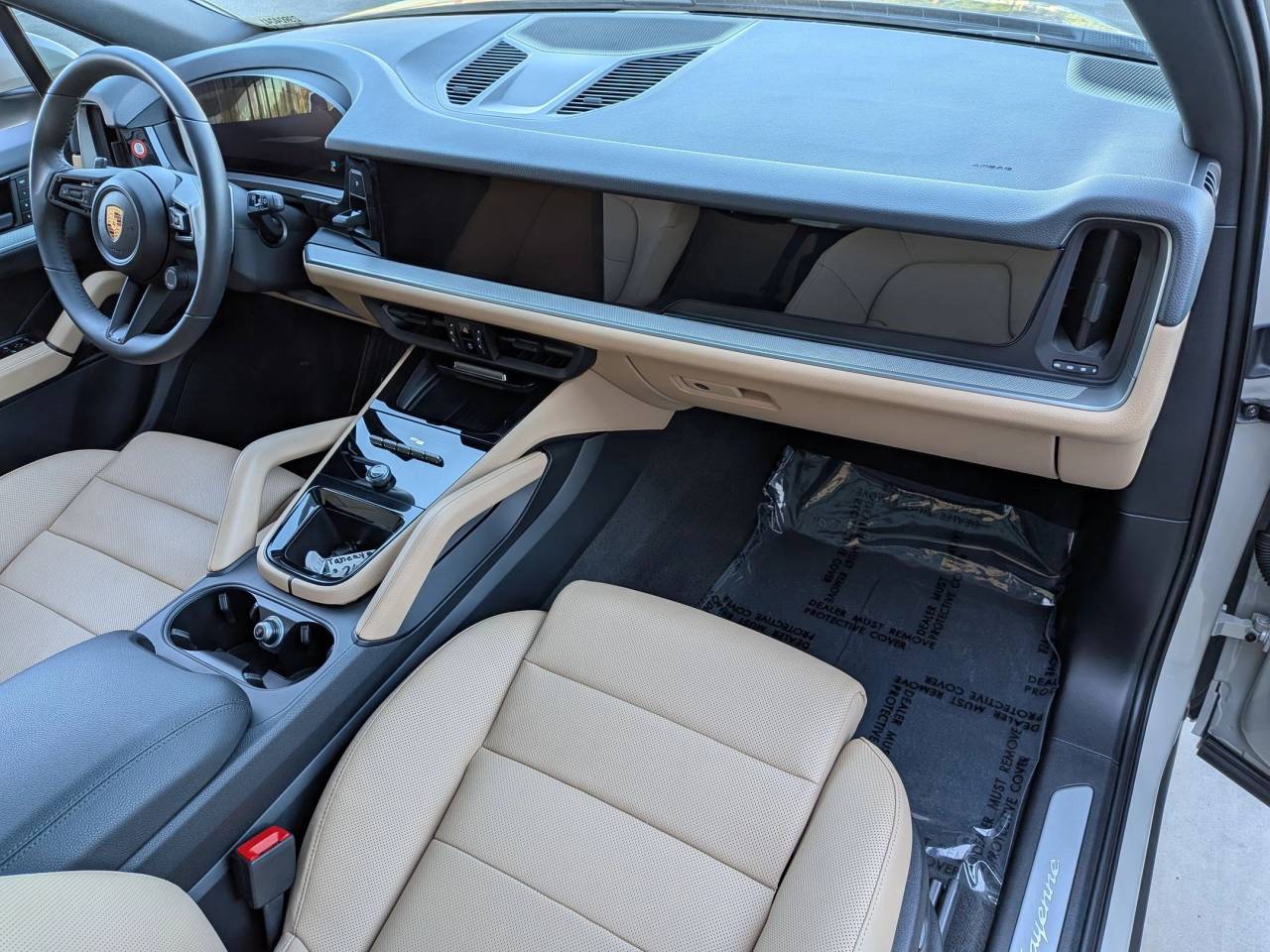 2025 Porsche Cayenne Base photo 24