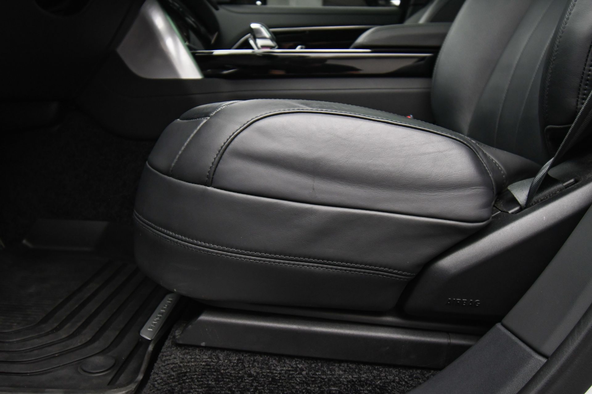 2025 Land Rover Range Rover SE photo 37