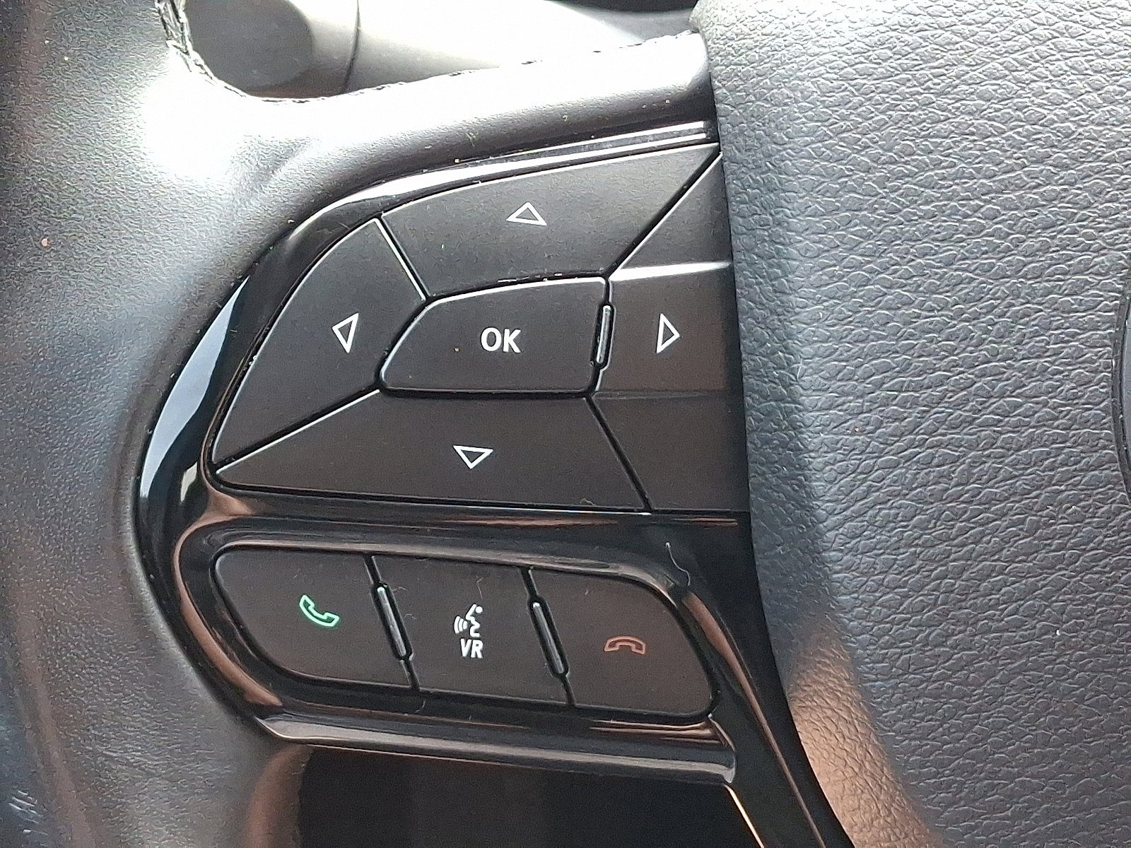 2019 Jeep Cherokee Altitude photo 16