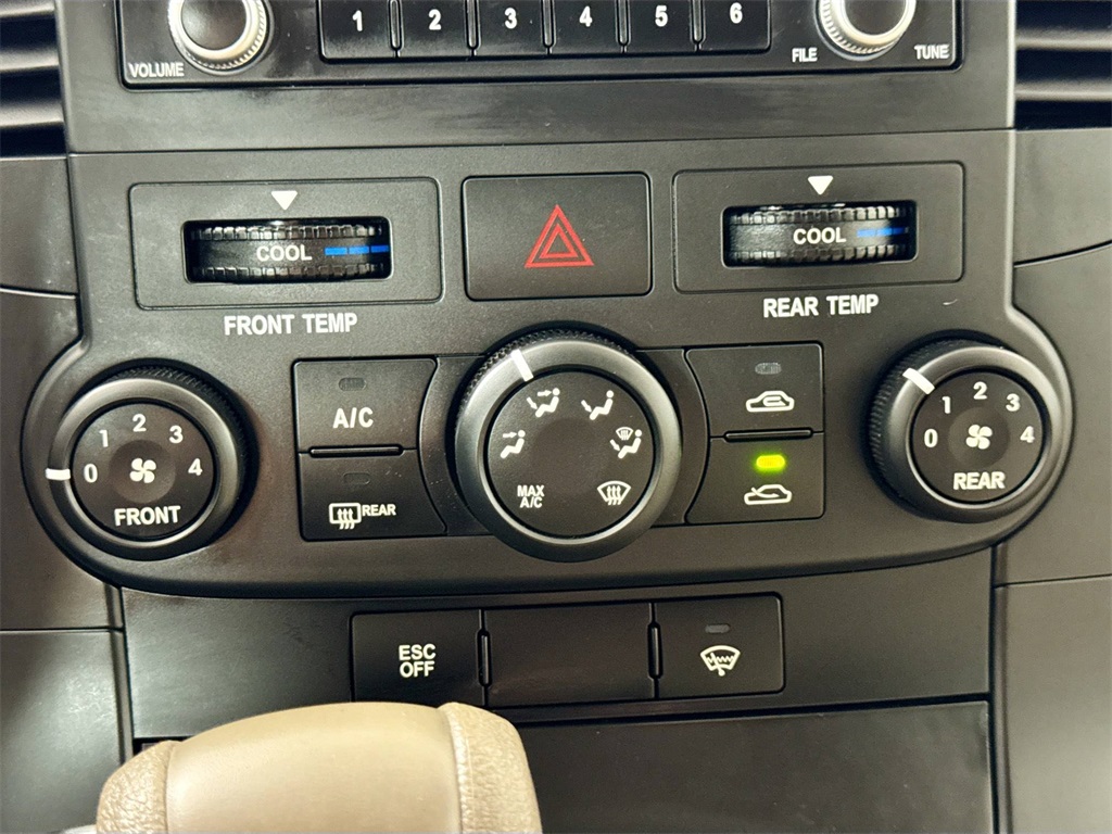 2012 Kia Sedona LX photo 24