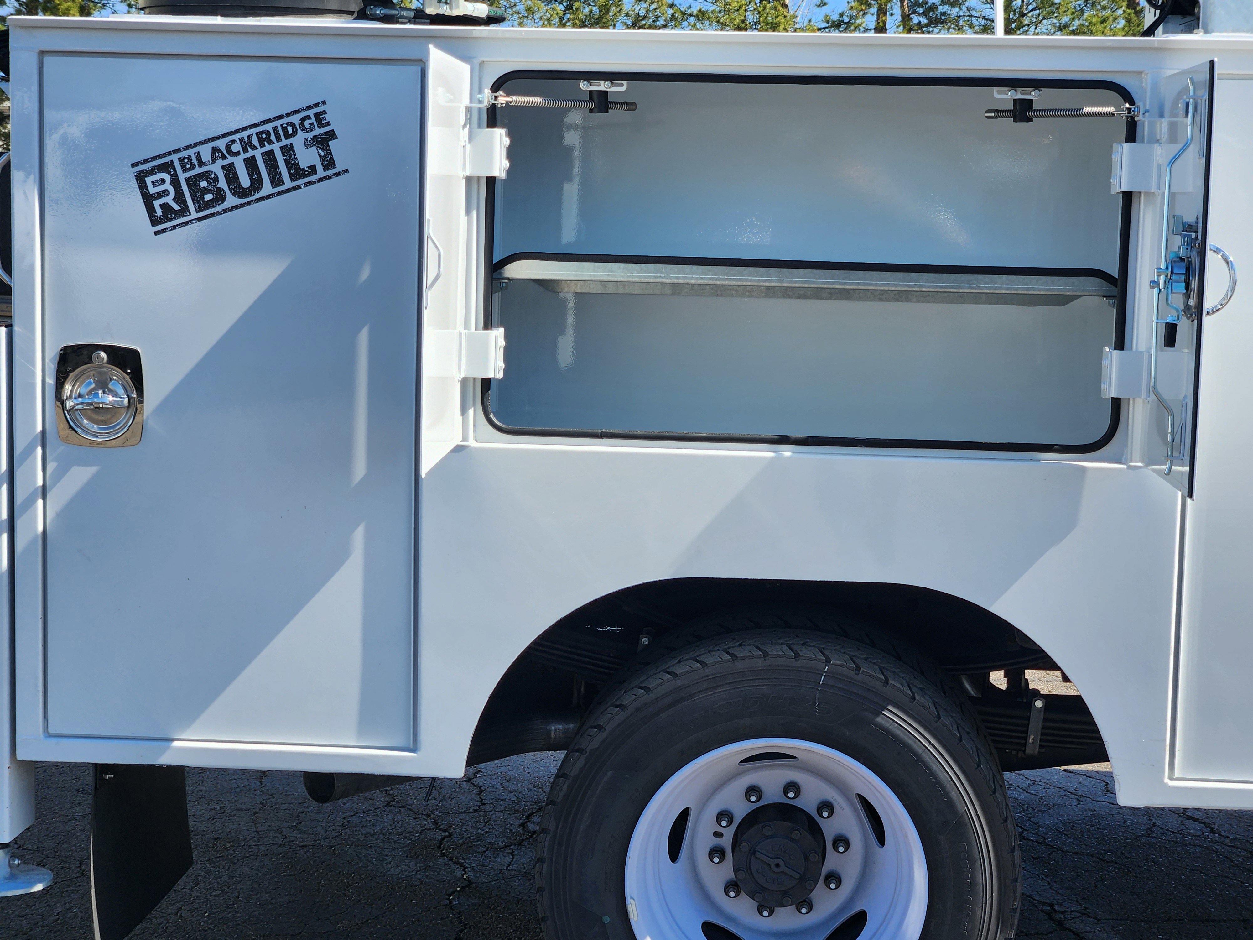 2024 Ford F-600 photo 3