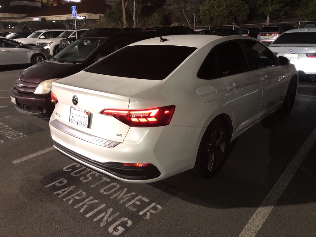 2023 Volkswagen Jetta SE photo 2