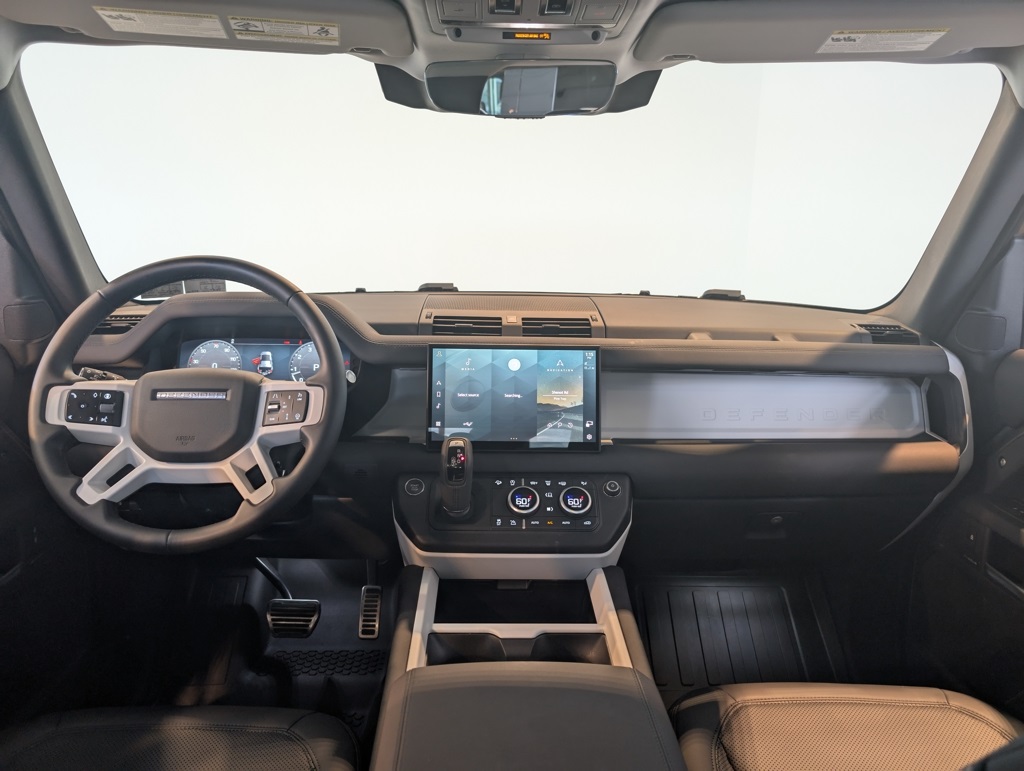 2025 Land Rover Defender 110 S photo 15