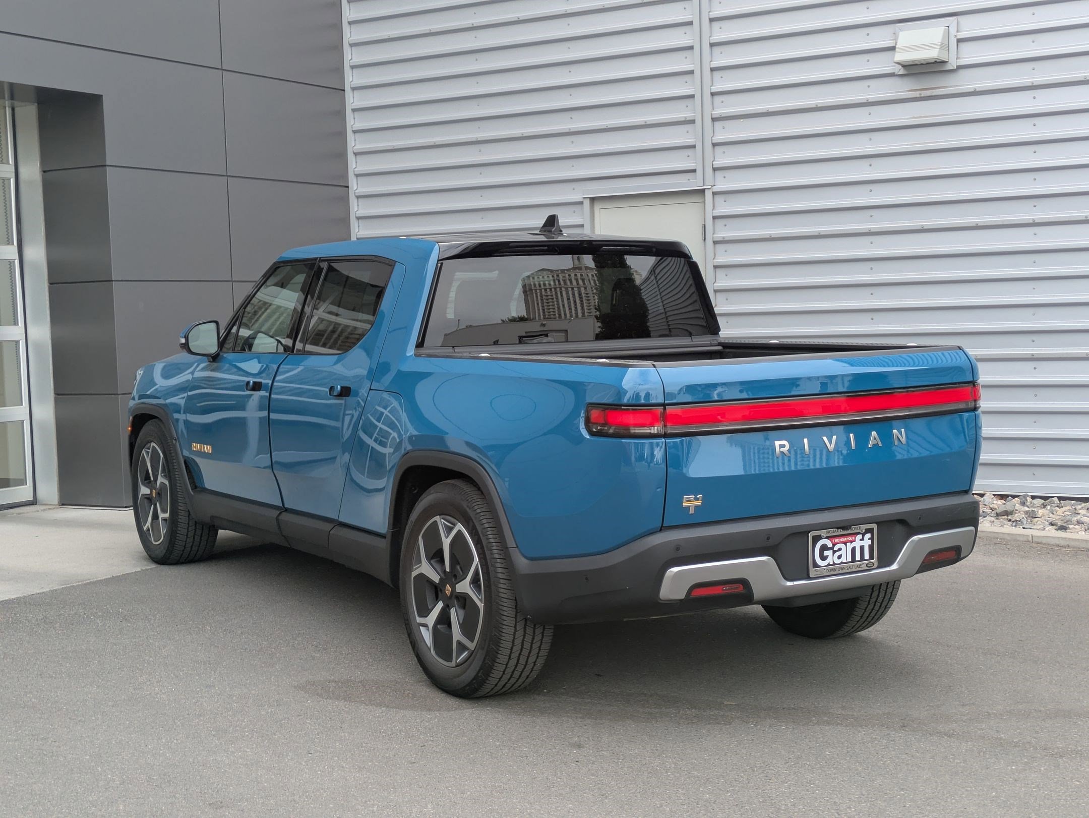 2022 Rivian R1T Adventure photo 3