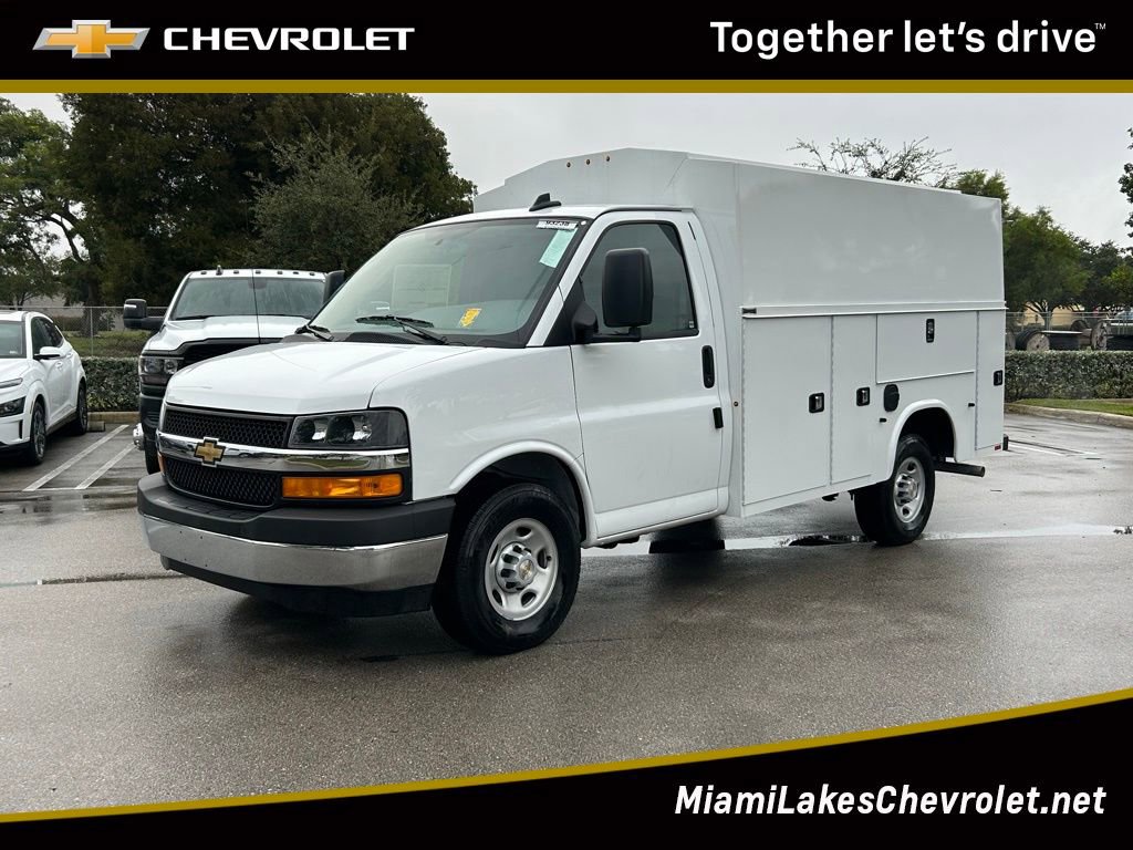 2025 Chevrolet Express Cutaway Base's photo