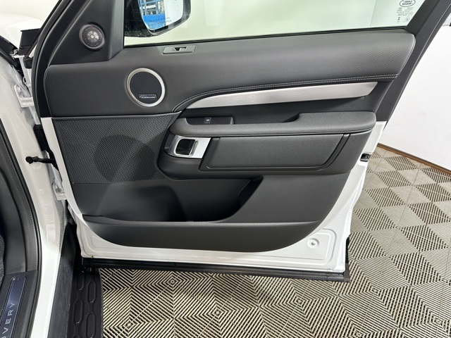 2025 Land Rover Discovery SE photo 17