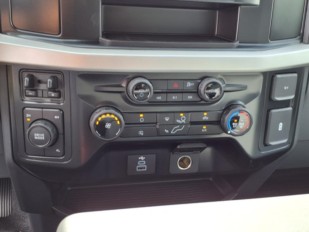 2025 Ford F-350 photo 19