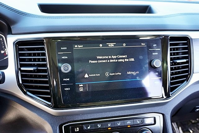 Used 2022 Silver Volkswagen 3.6L V6 SE w/Technology image 27