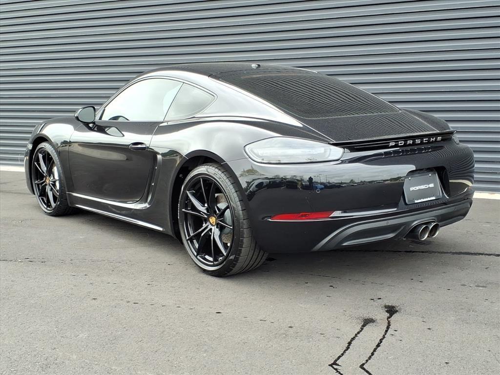 2022 Porsche Cayman T photo 3
