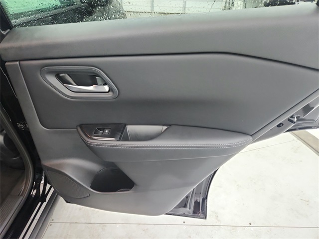 2025 Nissan Rogue SV photo 34