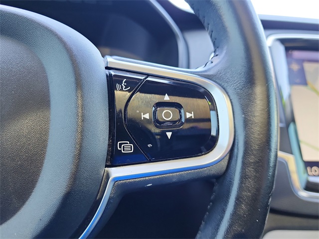 2017 Volvo XC90 T5 Momentum photo 21