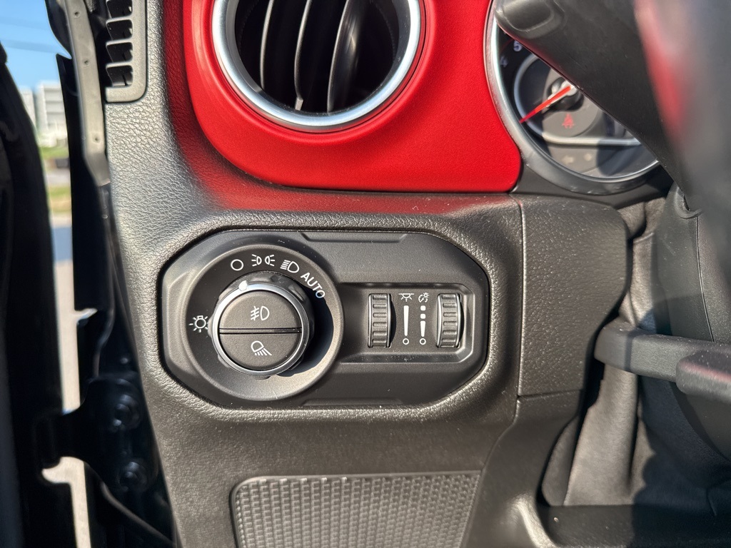 2020 Jeep Gladiator Rubicon photo 13