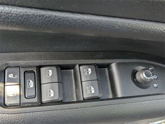 2022 Jeep Compass Latitude Lux photo 9