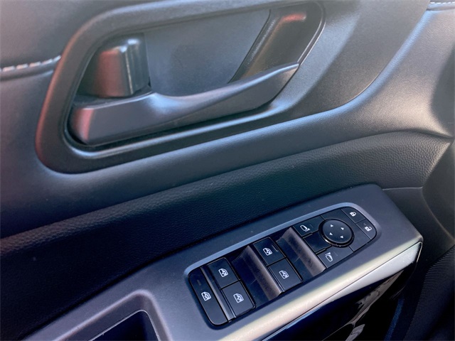 2024 Nissan Pathfinder S photo 3