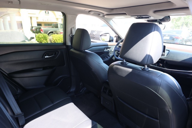 2023 Nissan Rogue SL photo 13