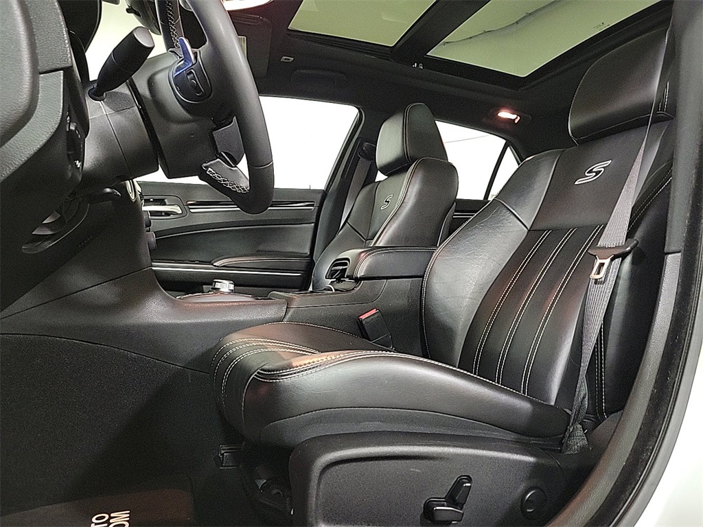 2023 CHRYSLER 300 - Image 10