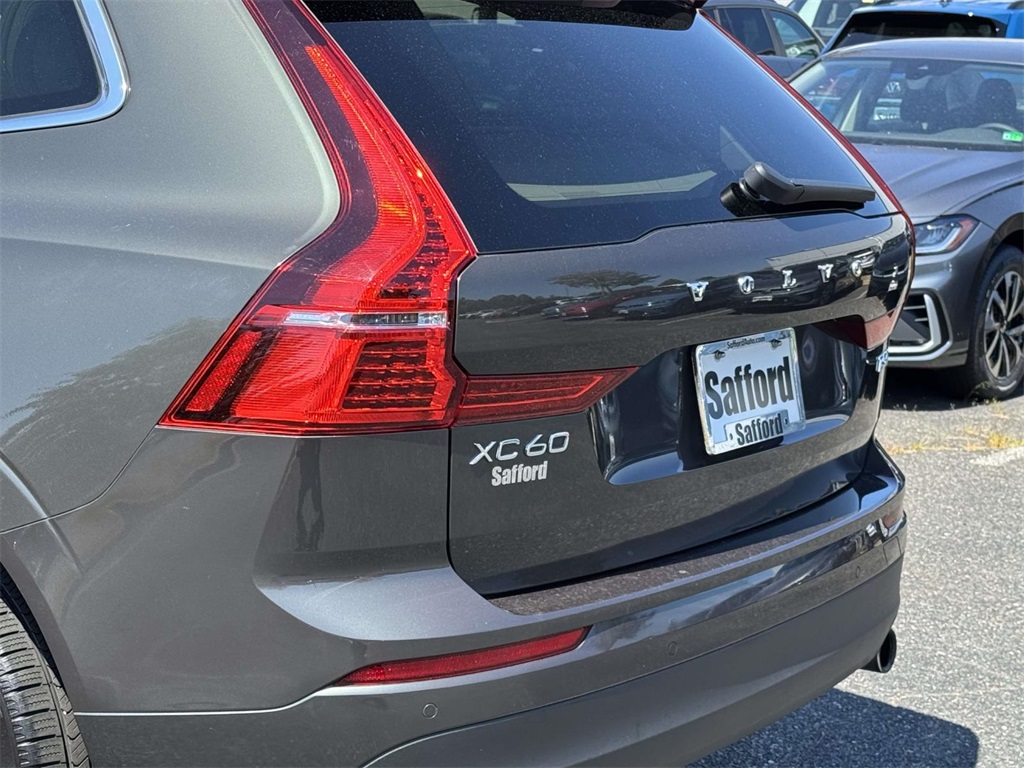 2021 Volvo XC60 T5 Momentum photo 11