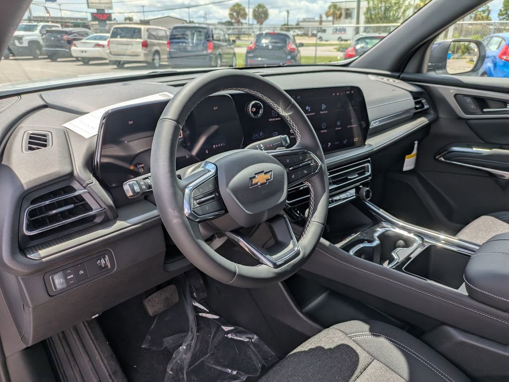 2025 Chevrolet Traverse photo 10