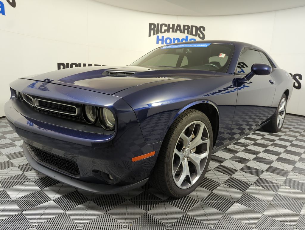 2016 Dodge Challenger SXT's photo