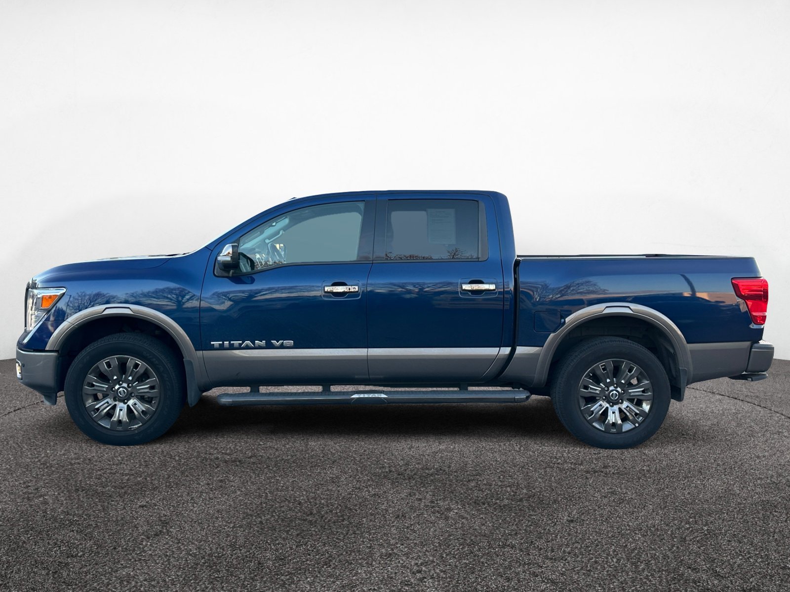 2018 Nissan Titan Platinum Reserve photo 2
