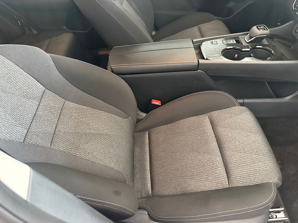 2024 Nissan Rogue SV photo 14
