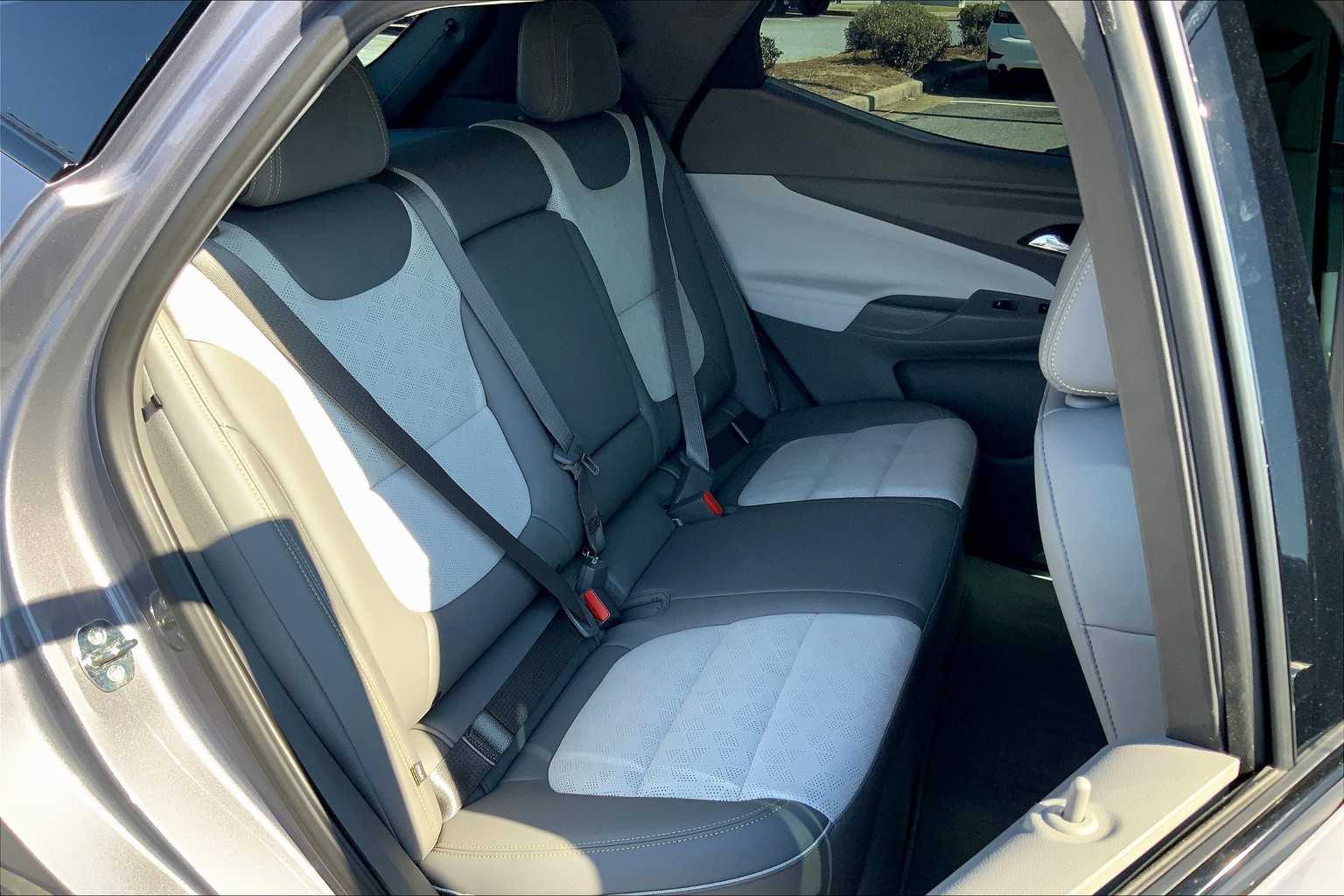 2022 Chevrolet Bolt EUV Premier photo 18