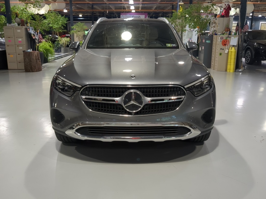 2023 Mercedes Benz GLC 300 4MATIC photo 2