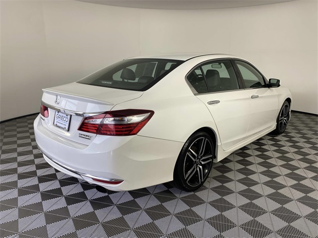 2017 Honda Accord Sport photo 8
