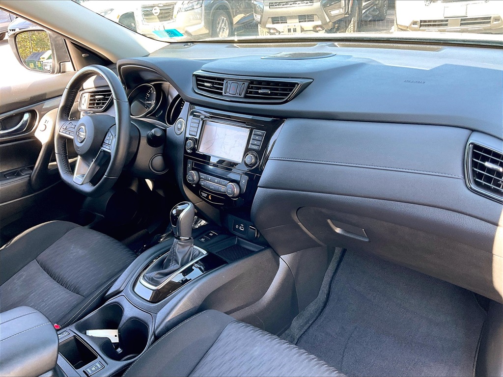 2019 Nissan Rogue SV photo 12